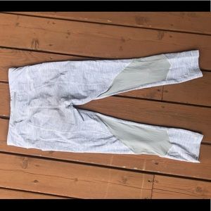 White lululemon cropped leggings